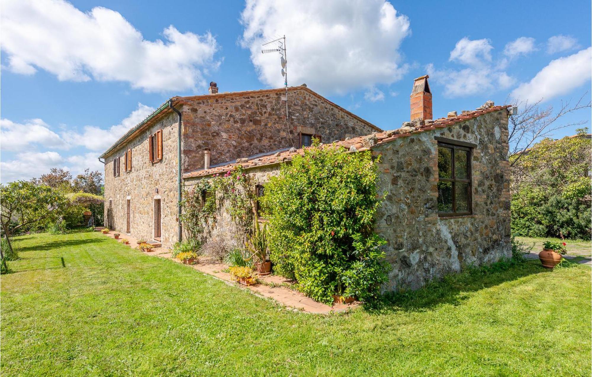 Cozy Home In Massa Marittima Gr With Kitchen Exterior photo